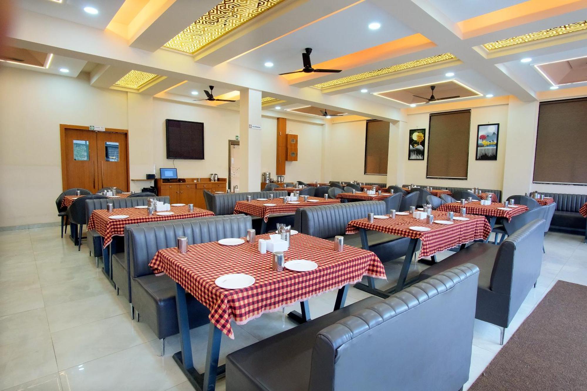 Hotel The Marion Nashik Exterior photo