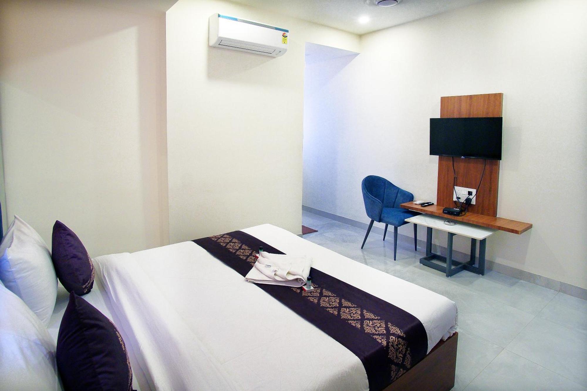 Hotel The Marion Nashik Exterior photo