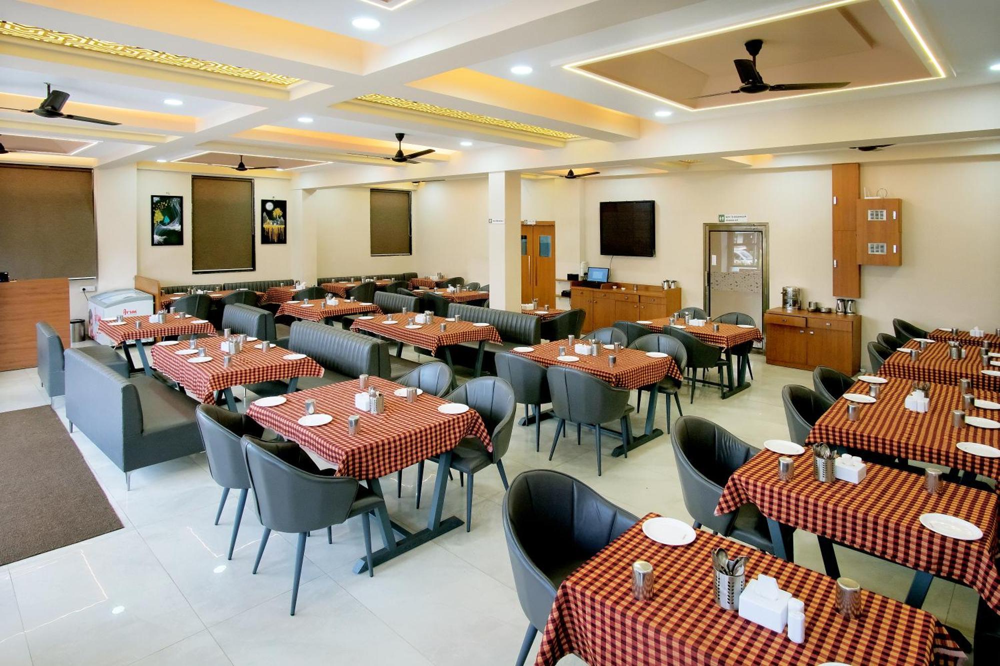 Hotel The Marion Nashik Exterior photo