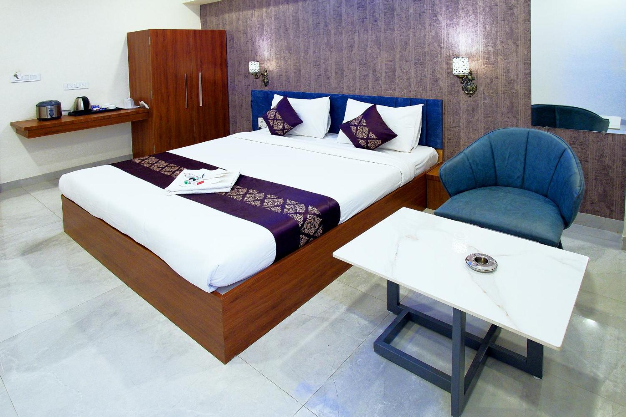 Hotel The Marion Nashik Exterior photo