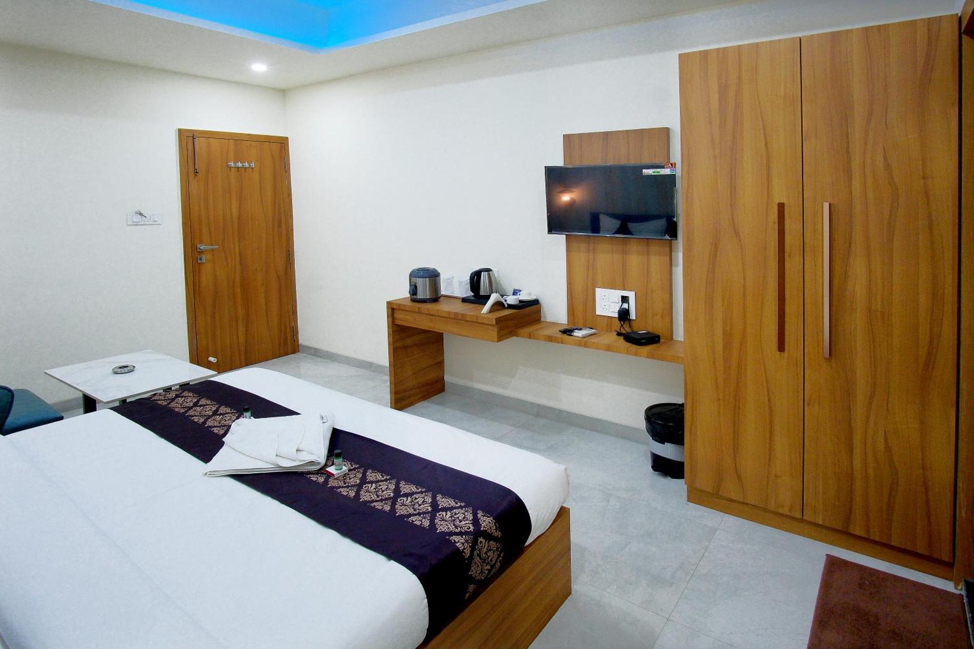 Hotel The Marion Nashik Exterior photo