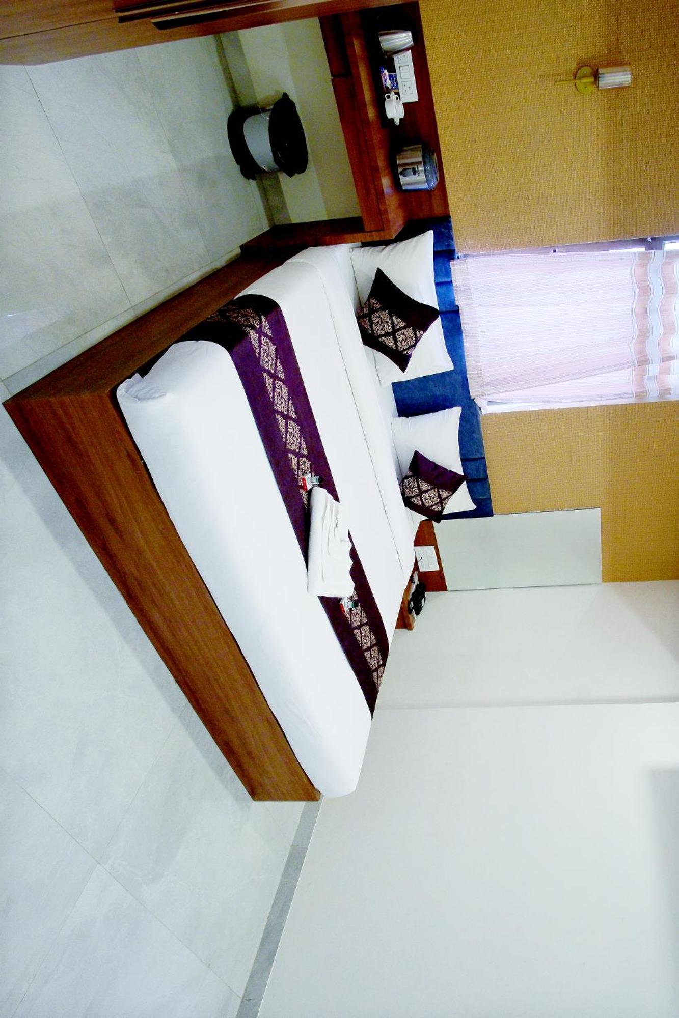 Hotel The Marion Nashik Exterior photo